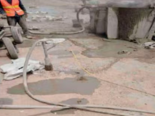 阿荣水泥混凝土路面板底注浆技术 路面脱空注浆整治方案